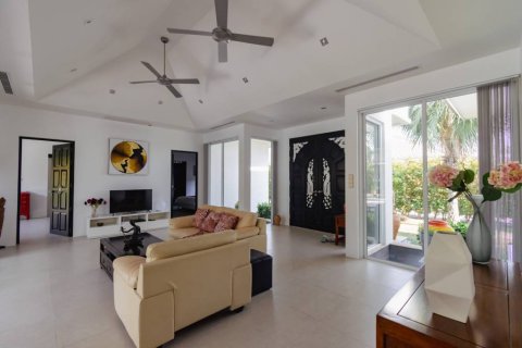 Villa in Hua Hin, Thailand 3 bedrooms № 157427 - photo 4