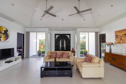 Villa in Hua Hin, Thailand 3 bedrooms № 157427 - photo 2