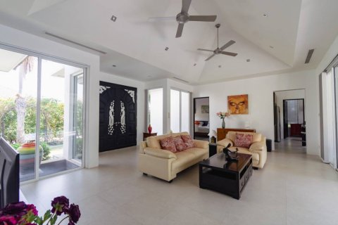 Villa in Hua Hin, Thailand 3 bedrooms № 157427 - photo 3