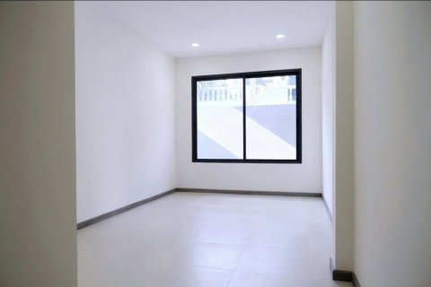 House in Phra Khanong, Bangkok, Thailand 3 bedrooms № 163284 - photo 15