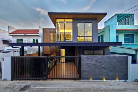 House in Phra Khanong, Bangkok, Thailand 3 bedrooms № 163284