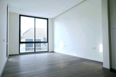 House in Phra Khanong, Bangkok, Thailand 3 bedrooms № 163284 - photo 14