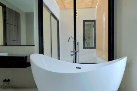 House in Phra Khanong, Bangkok, Thailand 3 bedrooms № 163284 - photo 17