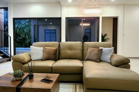 House in Phra Khanong, Bangkok, Thailand 3 bedrooms № 163284 - photo 4