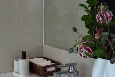 Кондоминиум с 2 спальнями в Кхлонг Сане, Бангкок, Таиланд № 163283 - фото 8