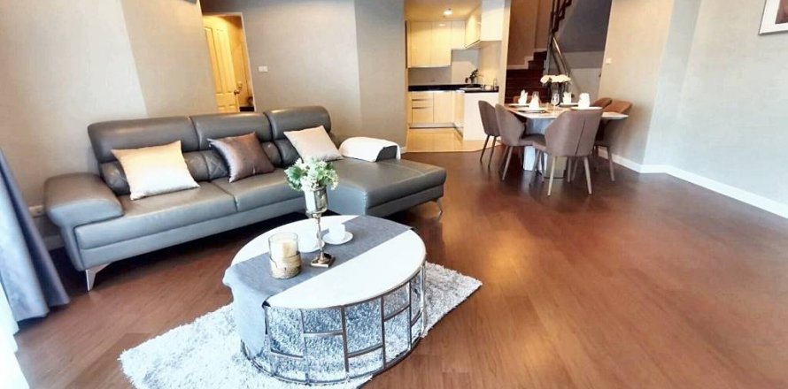 Duplex in Huai Khwang, Bangkok, Thailand 5 bedrooms № 119040