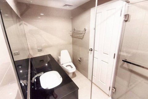 Duplex in Huai Khwang, Bangkok, Thailand 5 bedrooms № 119040 - photo 5