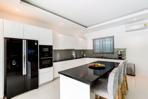 House in Hua Hin, Thailand 3 bedrooms № 175609 - photo 9