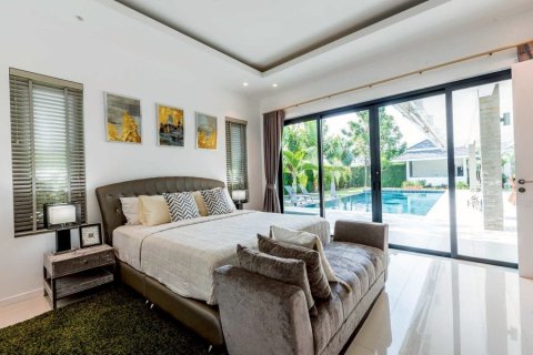 House in Hua Hin, Thailand 3 bedrooms № 175609 - photo 13