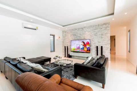 House in Hua Hin, Thailand 3 bedrooms № 175609 - photo 8
