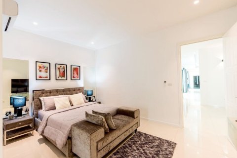 House in Hua Hin, Thailand 3 bedrooms № 175609 - photo 11