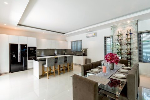 House in Hua Hin, Thailand 3 bedrooms № 175609 - photo 7