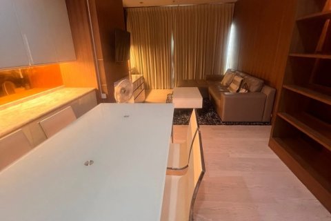 Condo in Bangkok, Thailand, 2 bedrooms  № 147040 - photo 3