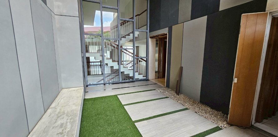 Condo in Bangkok, Thailand, 4 bedrooms  № 147037