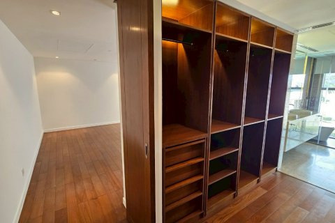 Condo in Bangkok, Thailand, 4 bedrooms  № 147037 - photo 12