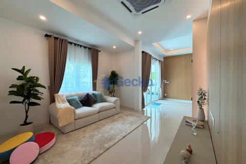 House in Pattaya, Thailand 3 bedrooms № 199593 - photo 3