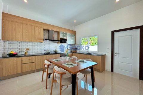 House in Pattaya, Thailand 3 bedrooms № 199593 - photo 9