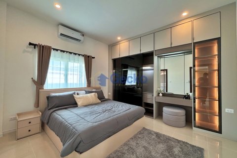 House in Pattaya, Thailand 3 bedrooms № 199593 - photo 15