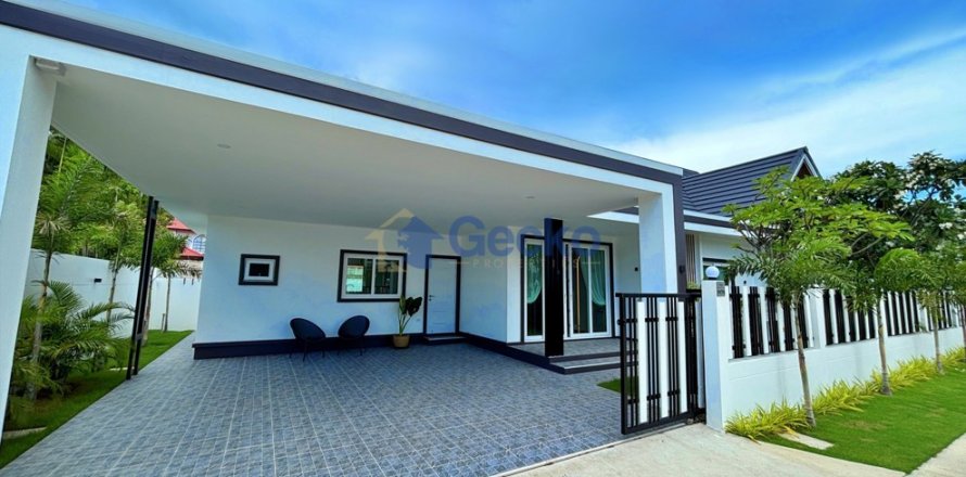 House in Pattaya, Thailand 3 bedrooms № 199593