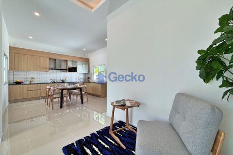 House in Pattaya, Thailand 3 bedrooms № 199593 - photo 8