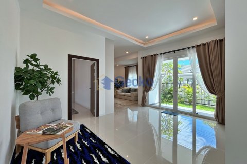 House in Pattaya, Thailand 3 bedrooms № 199593 - photo 7