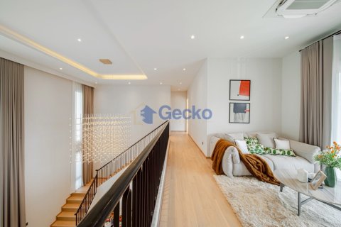 House in Pattaya, Thailand 4 bedrooms № 199597 - photo 8