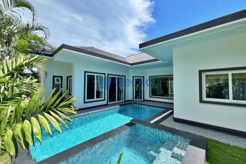 House in Pattaya, Thailand 3 bedrooms № 199594