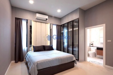 House in Pattaya, Thailand 3 bedrooms № 199591 - photo 14