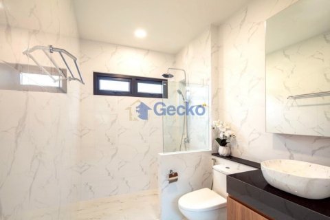 House in Pattaya, Thailand 3 bedrooms № 199591 - photo 24