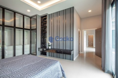 House in Pattaya, Thailand 3 bedrooms № 199591 - photo 18