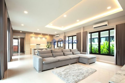 House in Pattaya, Thailand 3 bedrooms № 199591 - photo 2