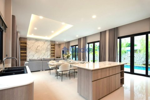 House in Pattaya, Thailand 3 bedrooms № 199591 - photo 11
