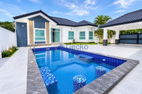 House in Pattaya, Thailand 3 bedrooms № 199592
