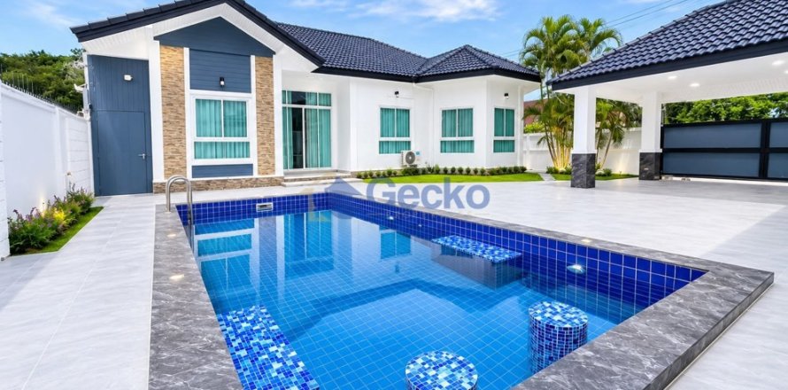 House in Pattaya, Thailand 3 bedrooms № 199592