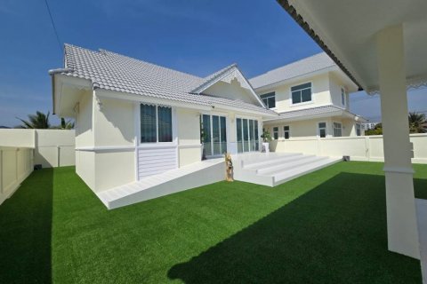 Villa in Cha-am, Thailand 2 bedrooms № 119396 - photo 1