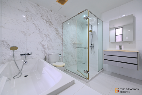 Condo in Bangkok, Thailand, 2 bedrooms № 184334 - photo 5