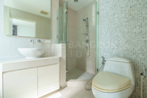 Condo in Bangkok, Thailand, 2 bedrooms  № 184330 - photo 2