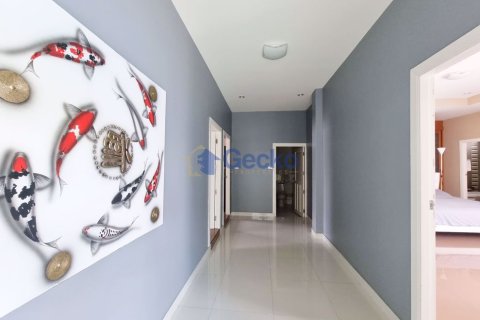 House in Pattaya, Thailand 3 bedrooms № 196816 - photo 15