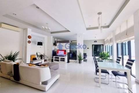 House in Pattaya, Thailand 3 bedrooms № 196816 - photo 6