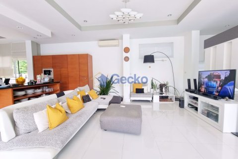 House in Pattaya, Thailand 3 bedrooms № 196816 - photo 21