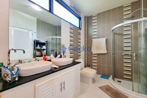 House in Pattaya, Thailand 3 bedrooms № 196816 - photo 14