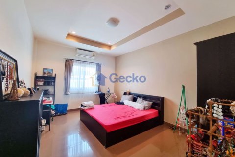 House in Pattaya, Thailand 3 bedrooms № 196816 - photo 20
