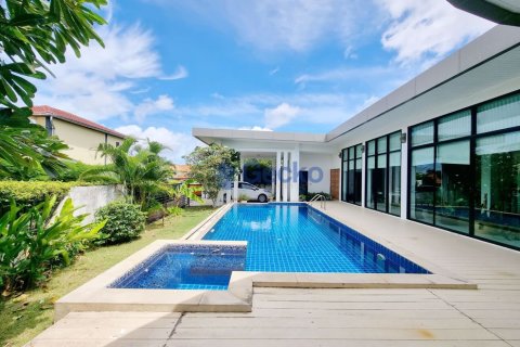 House in Pattaya, Thailand 3 bedrooms № 196816 - photo 5