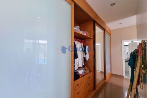 House in Pattaya, Thailand 3 bedrooms № 196816 - photo 13