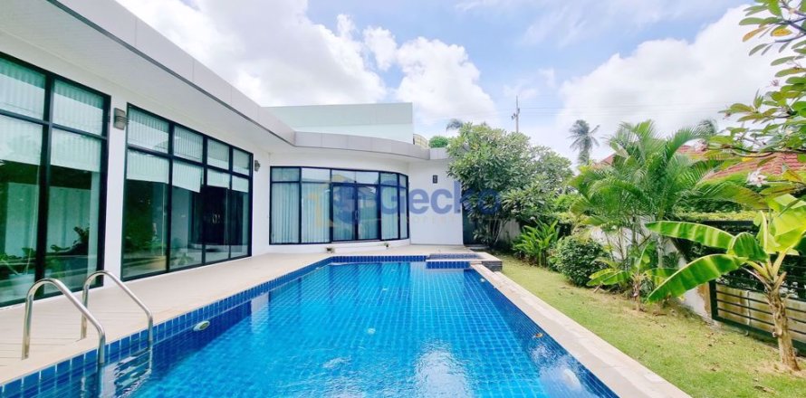 House in Pattaya, Thailand 3 bedrooms № 196816