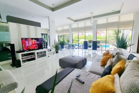 House in Pattaya, Thailand 3 bedrooms № 196816 - photo 7