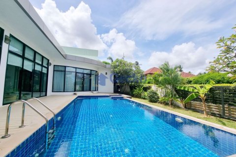 House in Pattaya, Thailand 3 bedrooms № 196816 - photo 4