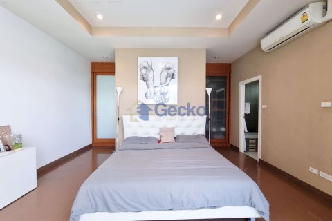 House in Pattaya, Thailand 3 bedrooms № 196816 - photo 10