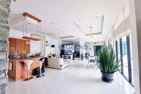 House in Pattaya, Thailand 3 bedrooms № 196816 - photo 22