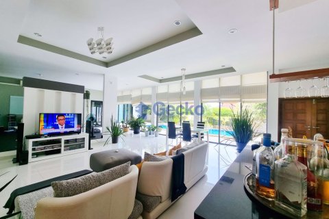 House in Pattaya, Thailand 3 bedrooms № 196816 - photo 11